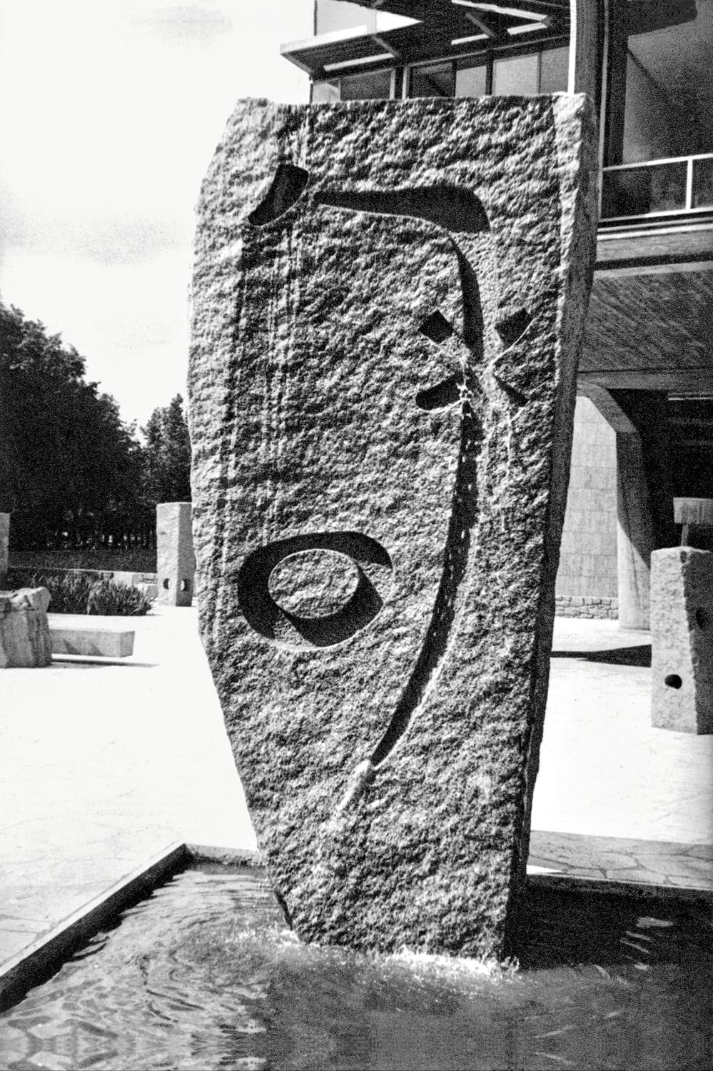 Isamu noguchi sculptors world book image