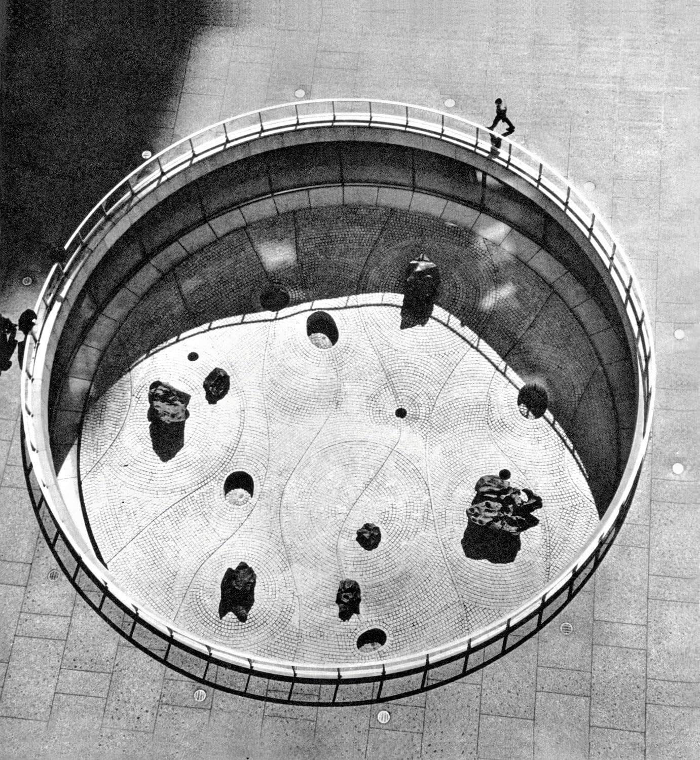 Isamu noguchi sculptors world book image