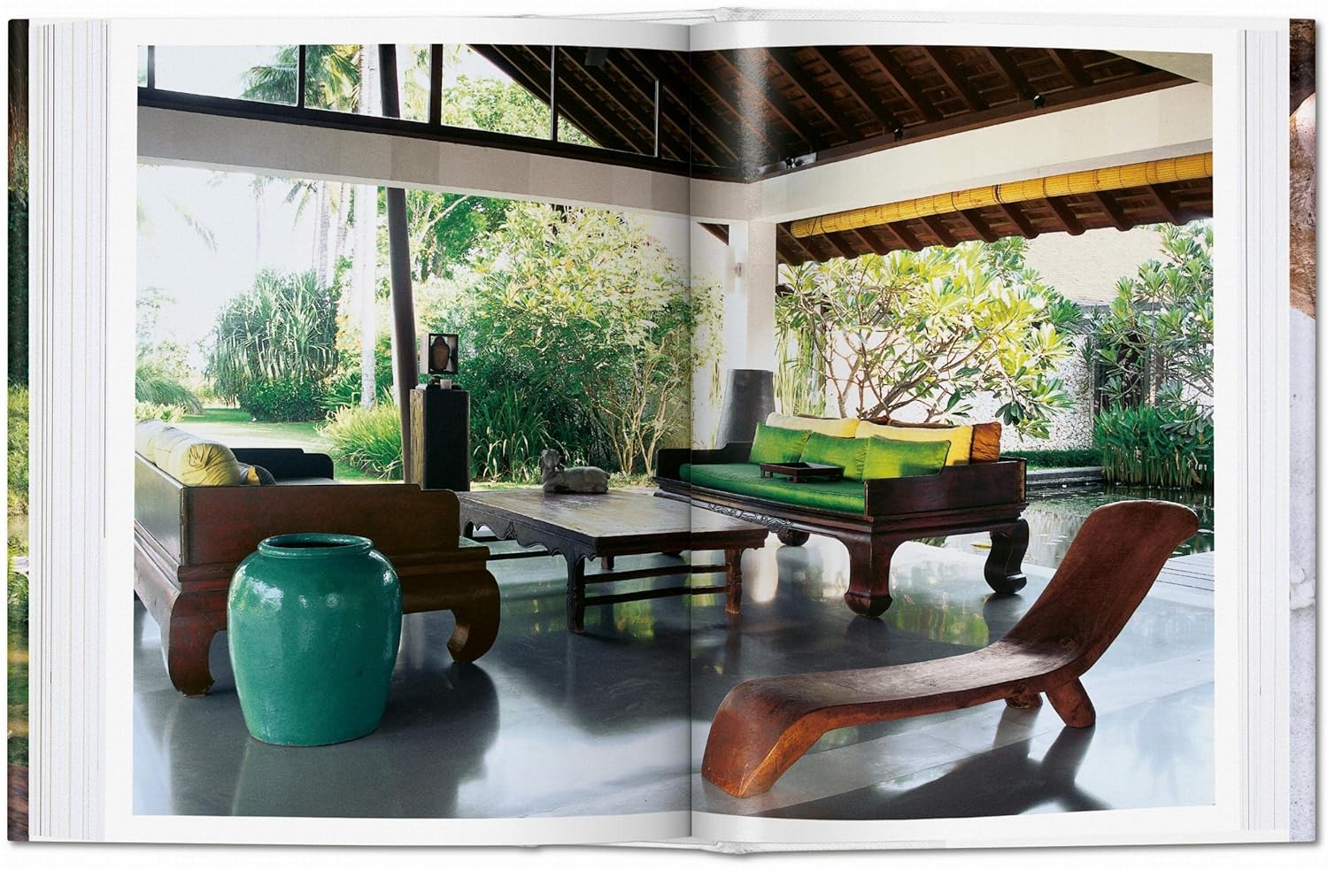 Living in Bali (45th Edition)