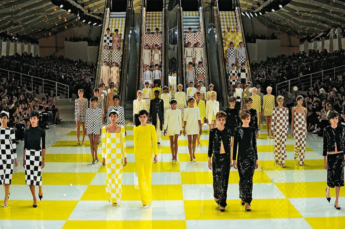 Louis vuitton catwalk book inside