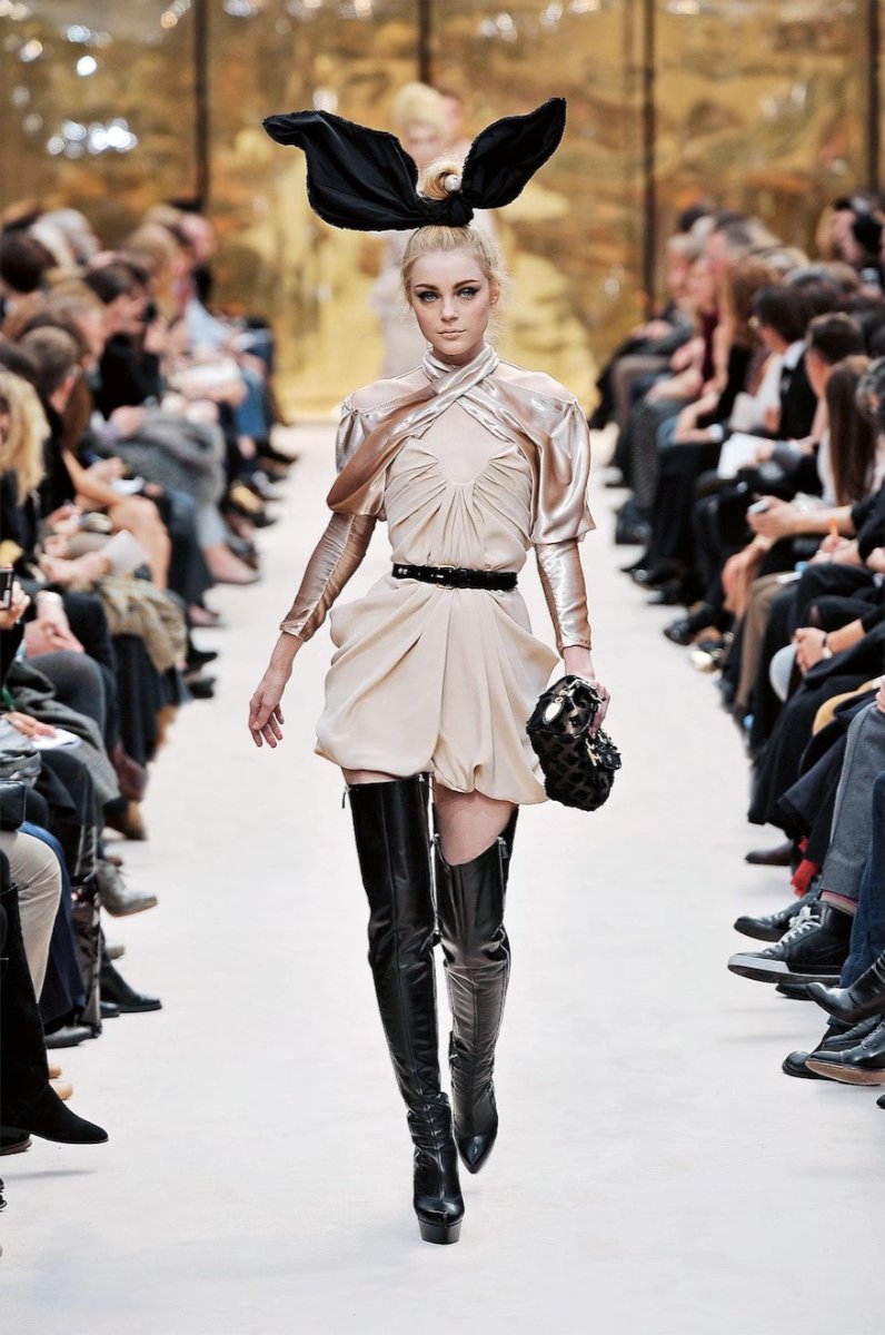 Louis vuitton catwalk book inside