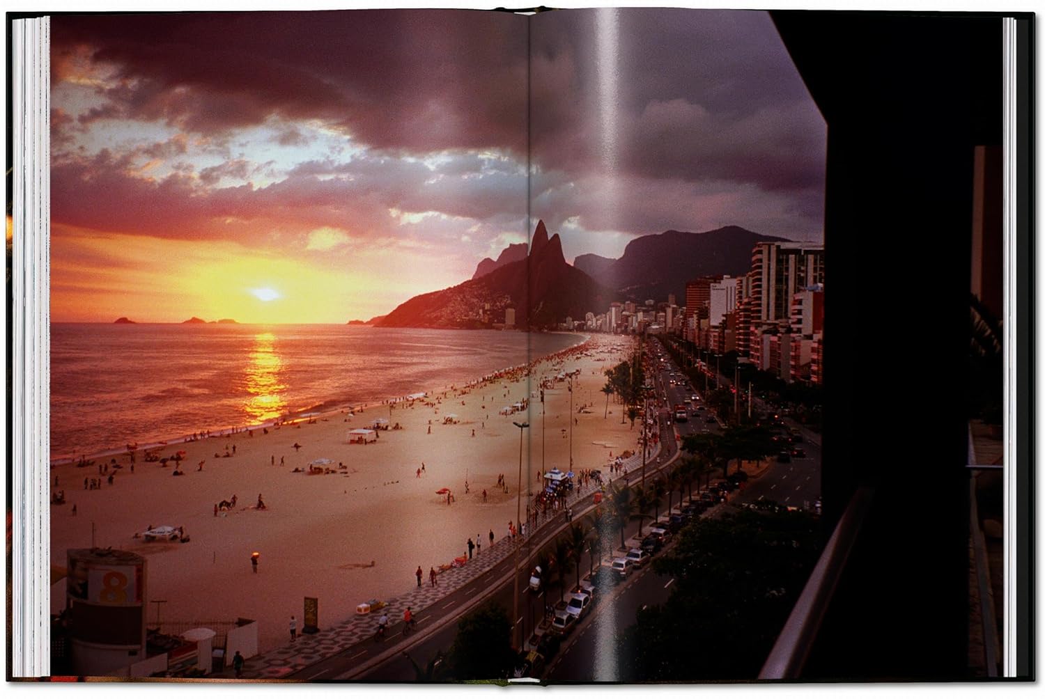Mario de Janeiro Testino book inside